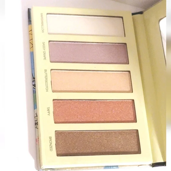 Natural Color Dimensional Highlighting Palette Warm Makeup - Picture 5 of 9